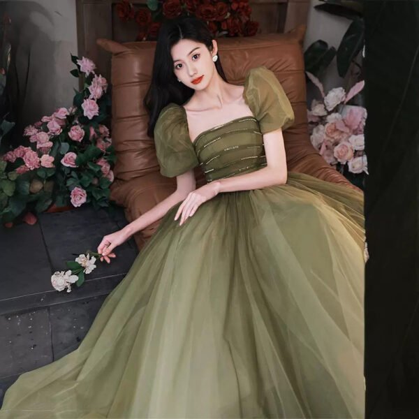 ⁦ملابس سهرة بتصميم جنية متقلبة باللون الأخضر⁩ - الصورة ⁦4⁩
