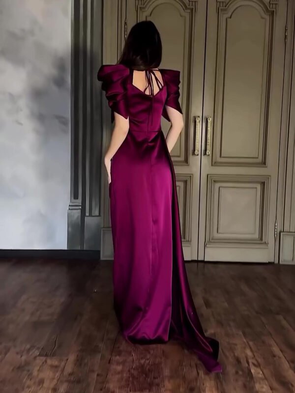 ⁦فستان ماكسي أنيق بأكمام منفوخة وشق مطوي⁩ - الصورة ⁦4⁩
